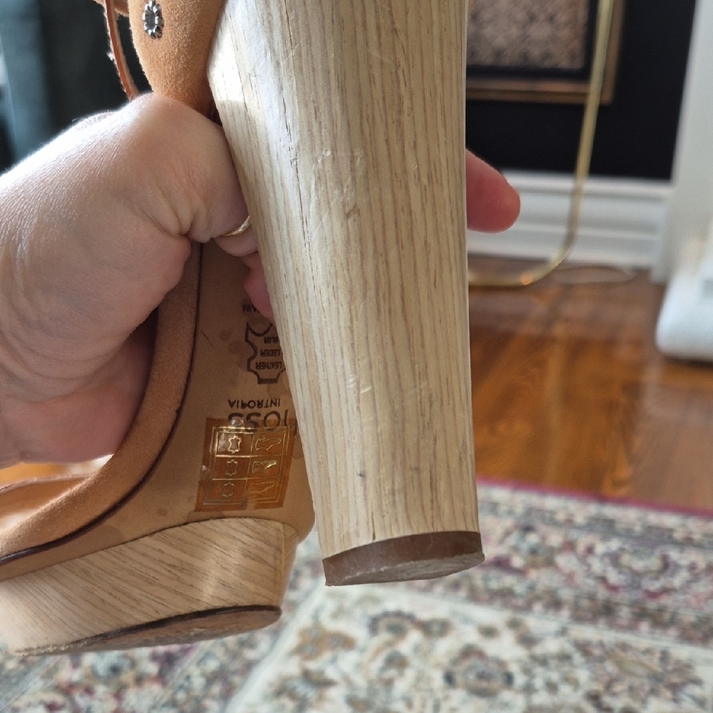 HOSS INTROPIA Elegant Tan Platform Heels - Picture 7 of 9